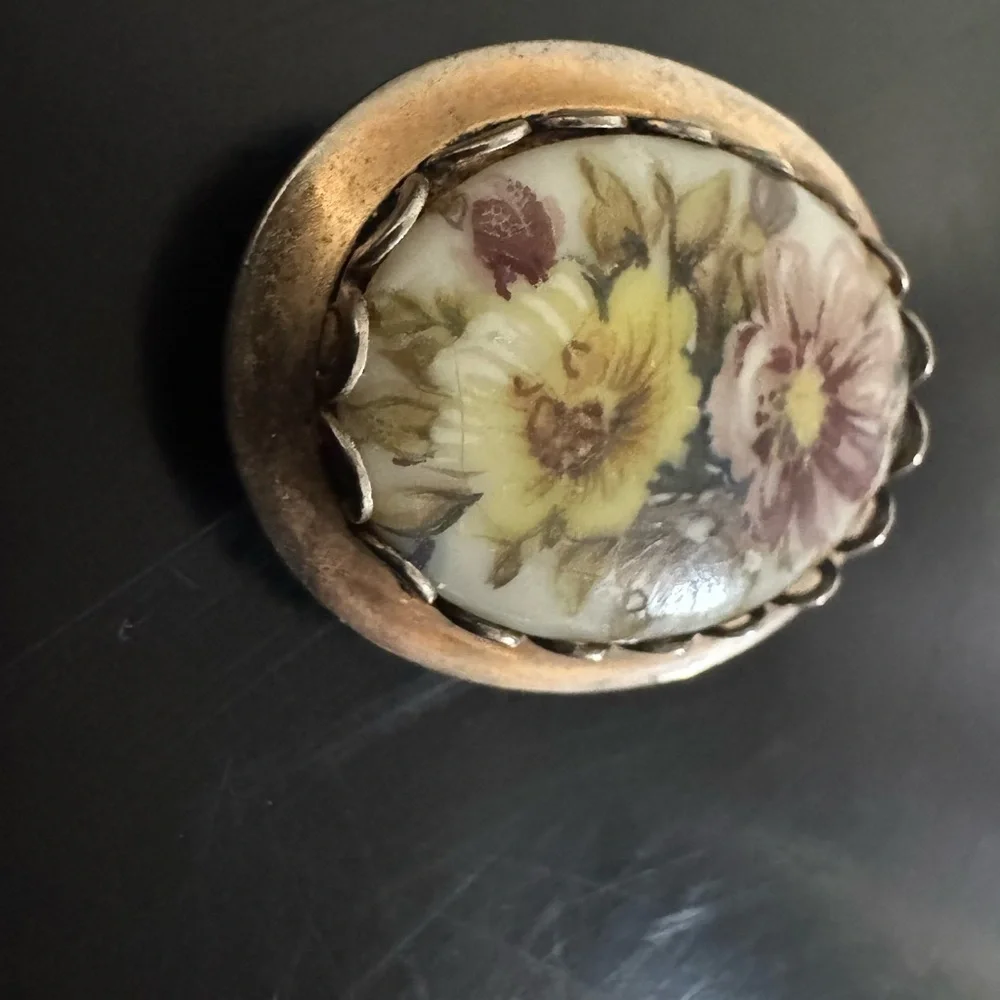 Vintage Floral Oval Clip with Gold Trim